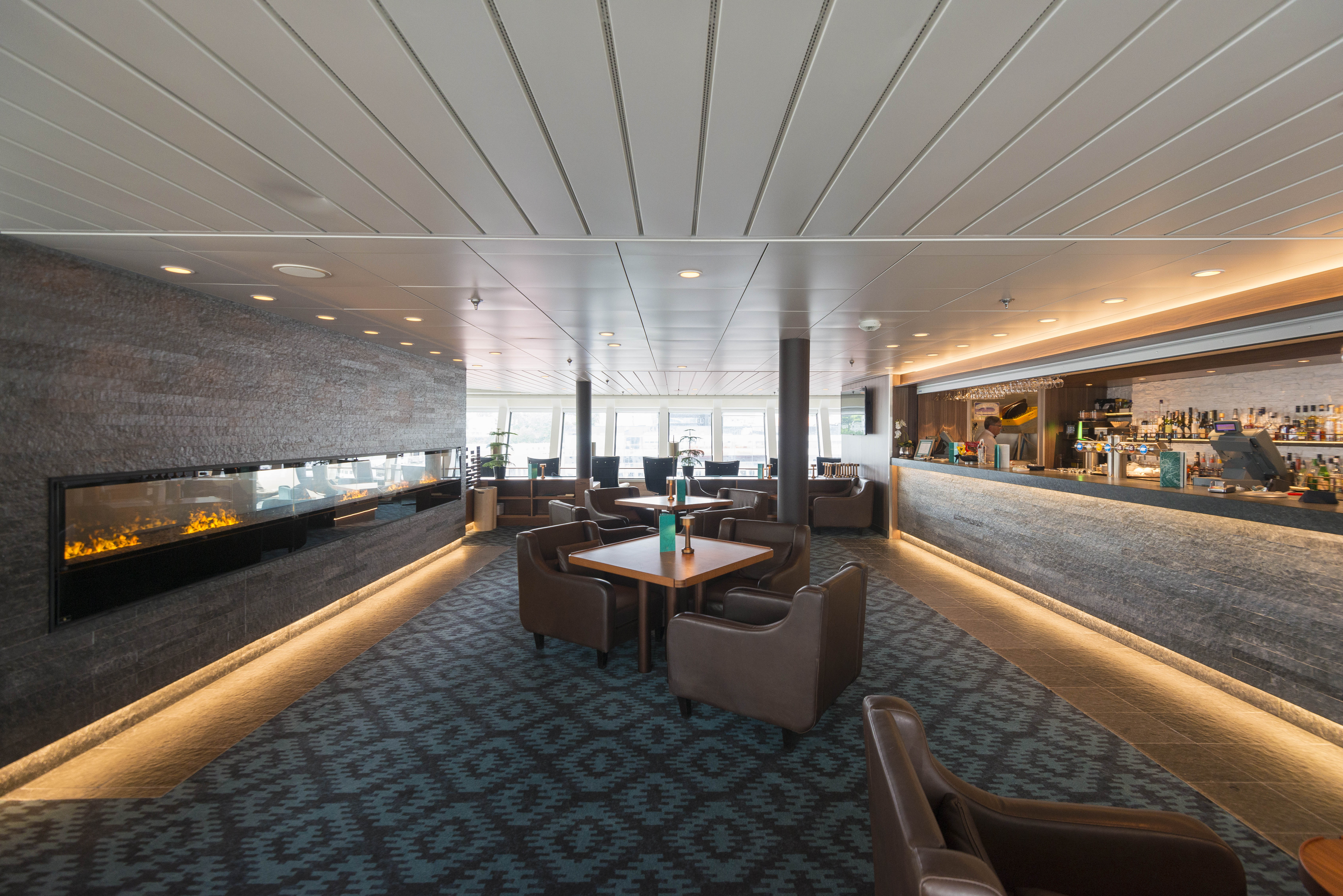 MS Polarlys - Explorer Lounge & Bar